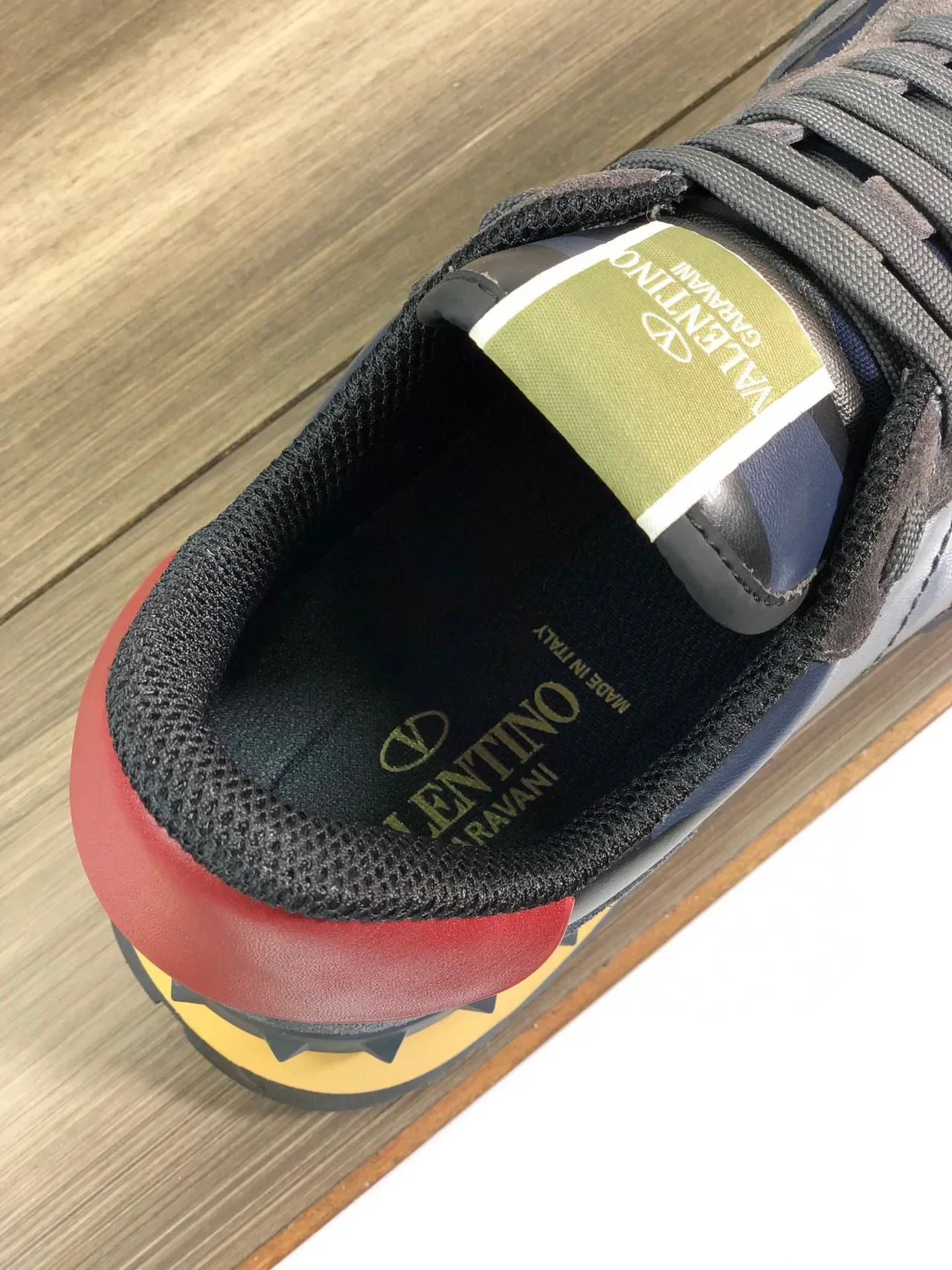 Valentino Sneakers Lifestyle en ante et cuir avec panneaux de camuflage multicolor 3