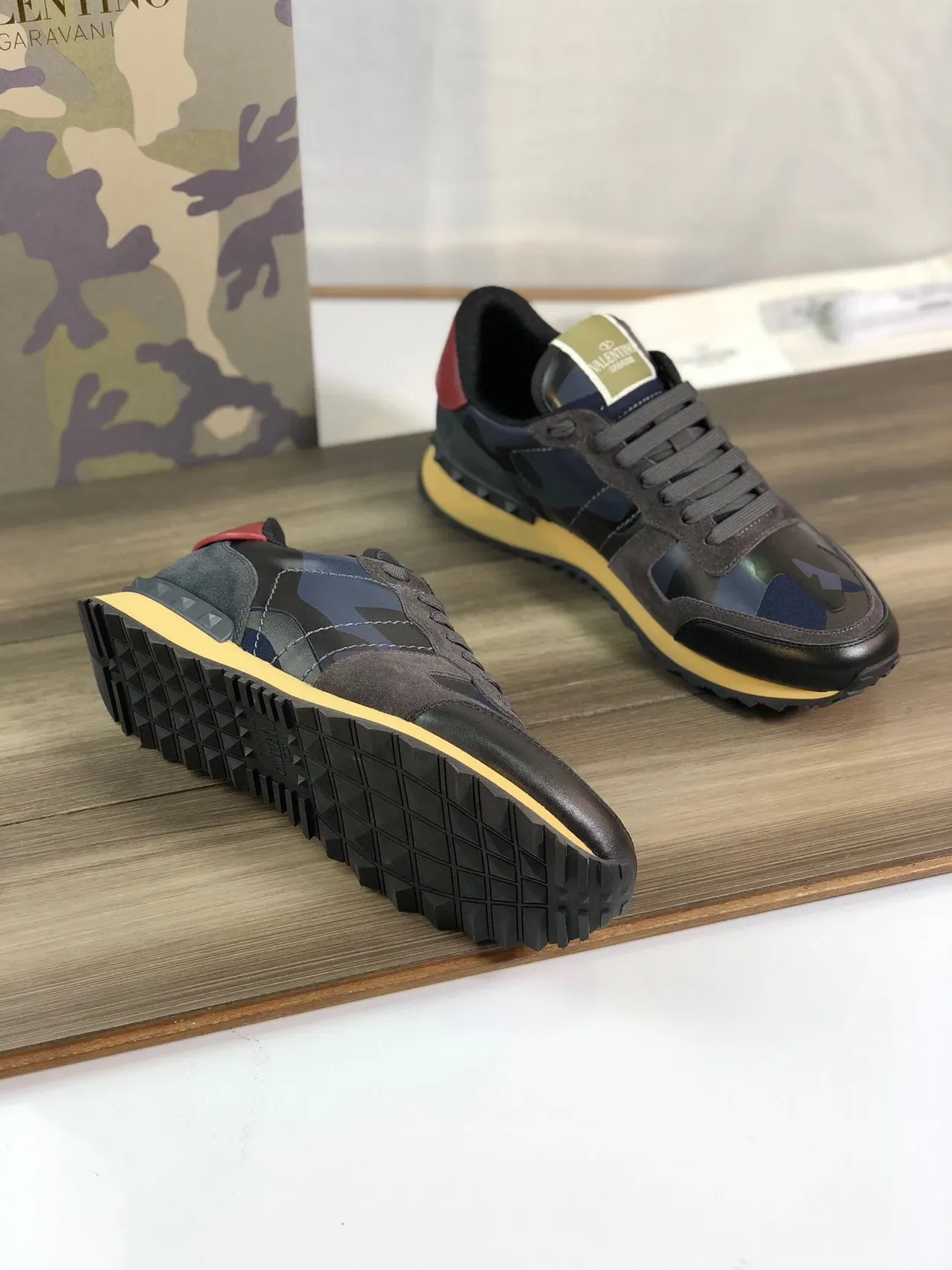 Valentino Sneakers Lifestyle en ante et cuir avec panneaux de camuflage multicolor 5