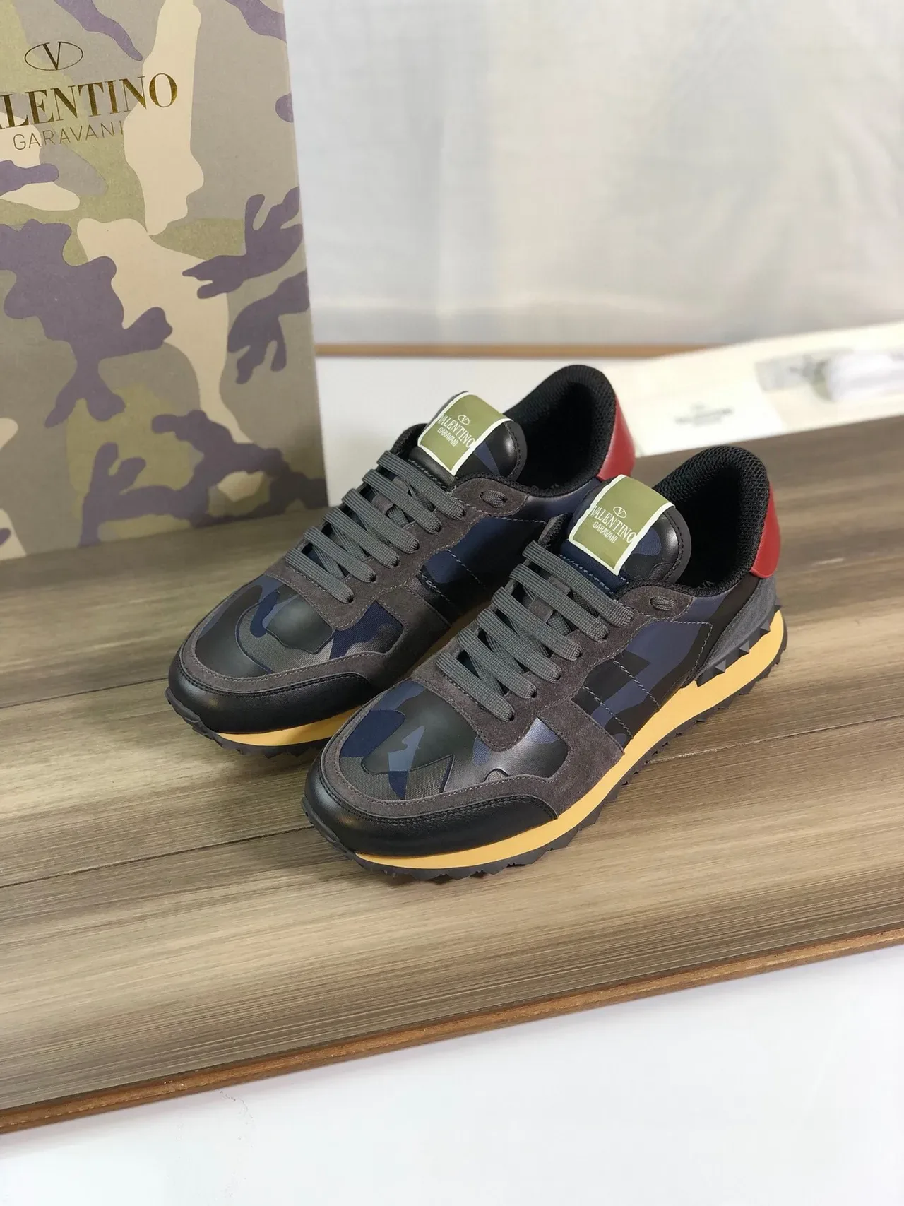 Valentino Sneakers Lifestyle en ante et cuir avec panneaux de camuflage multicolor 8