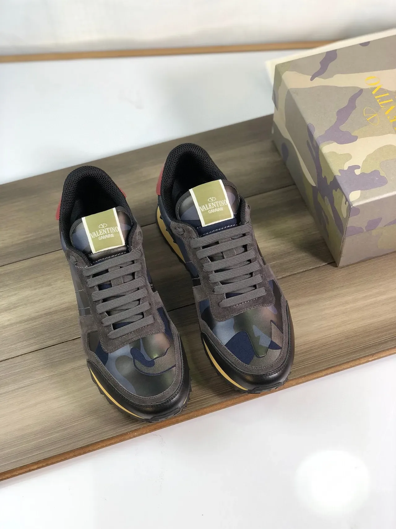 Valentino Sneakers Lifestyle en ante et cuir avec panneaux de camuflage multicolor 9
