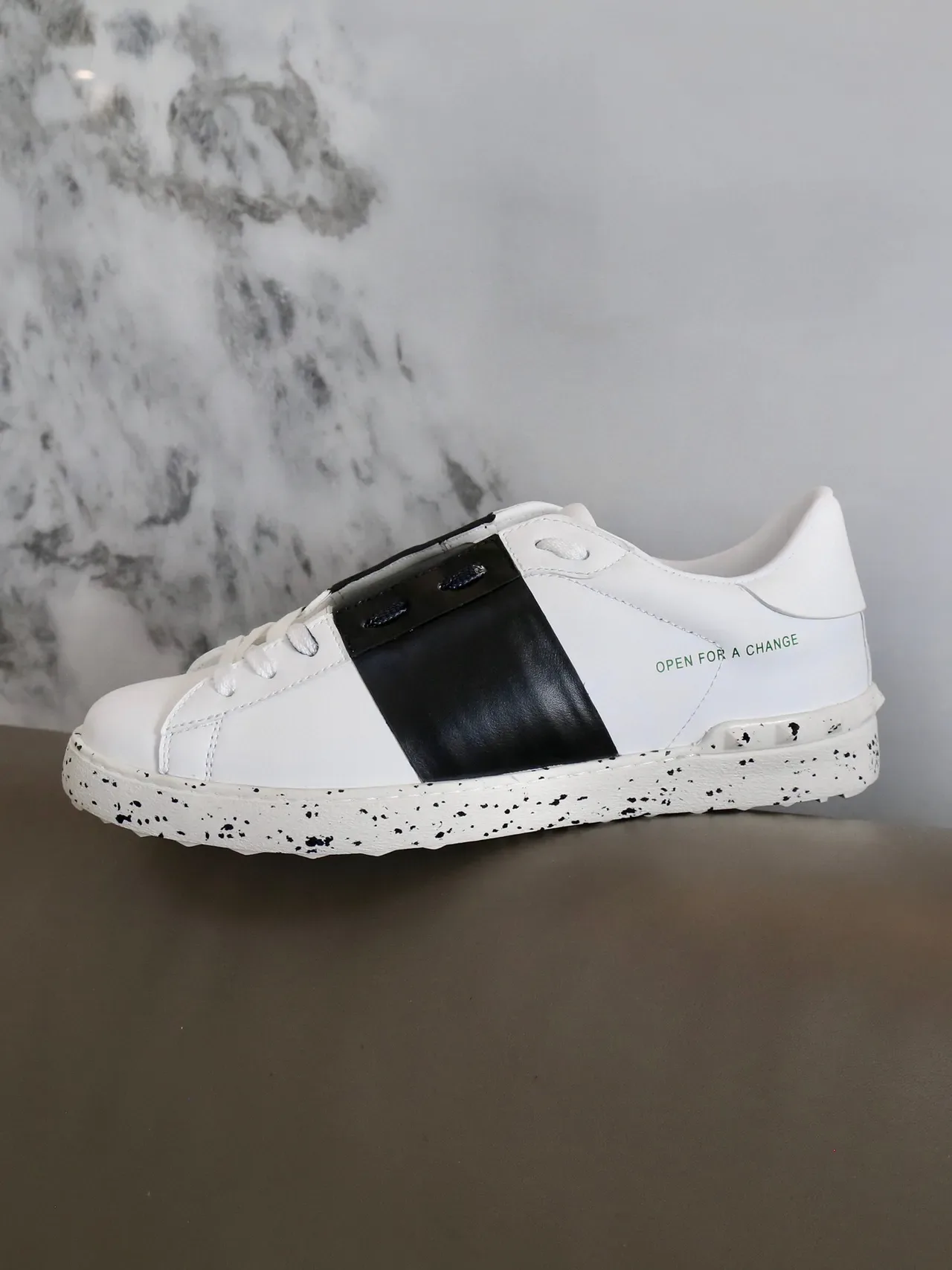 Valentino Open sneakers lifestyle blanc et noir speckled 2