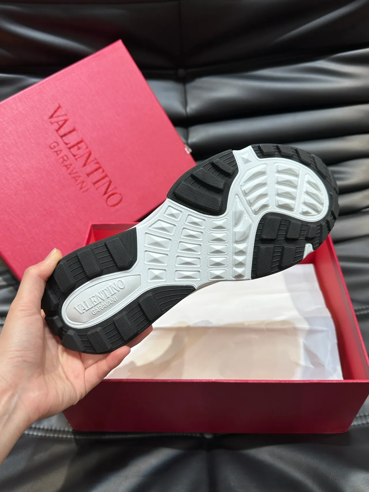 Valentino Rockstud Tênis Grosso Branco Preto Alça Tênis Grosso 2