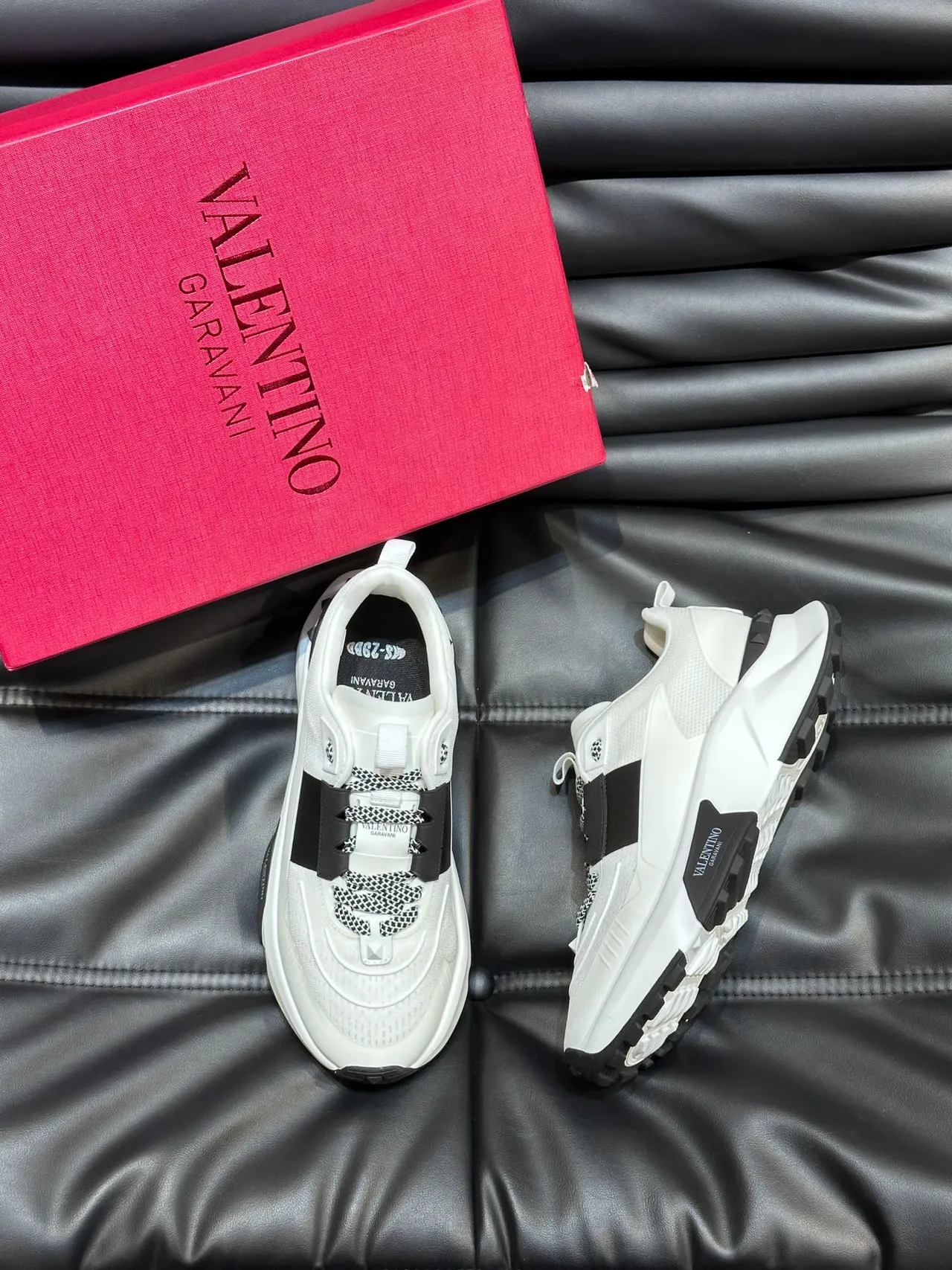 Valentino Rockstud Tênis Grosso Branco Preto Alça Tênis Grosso 4