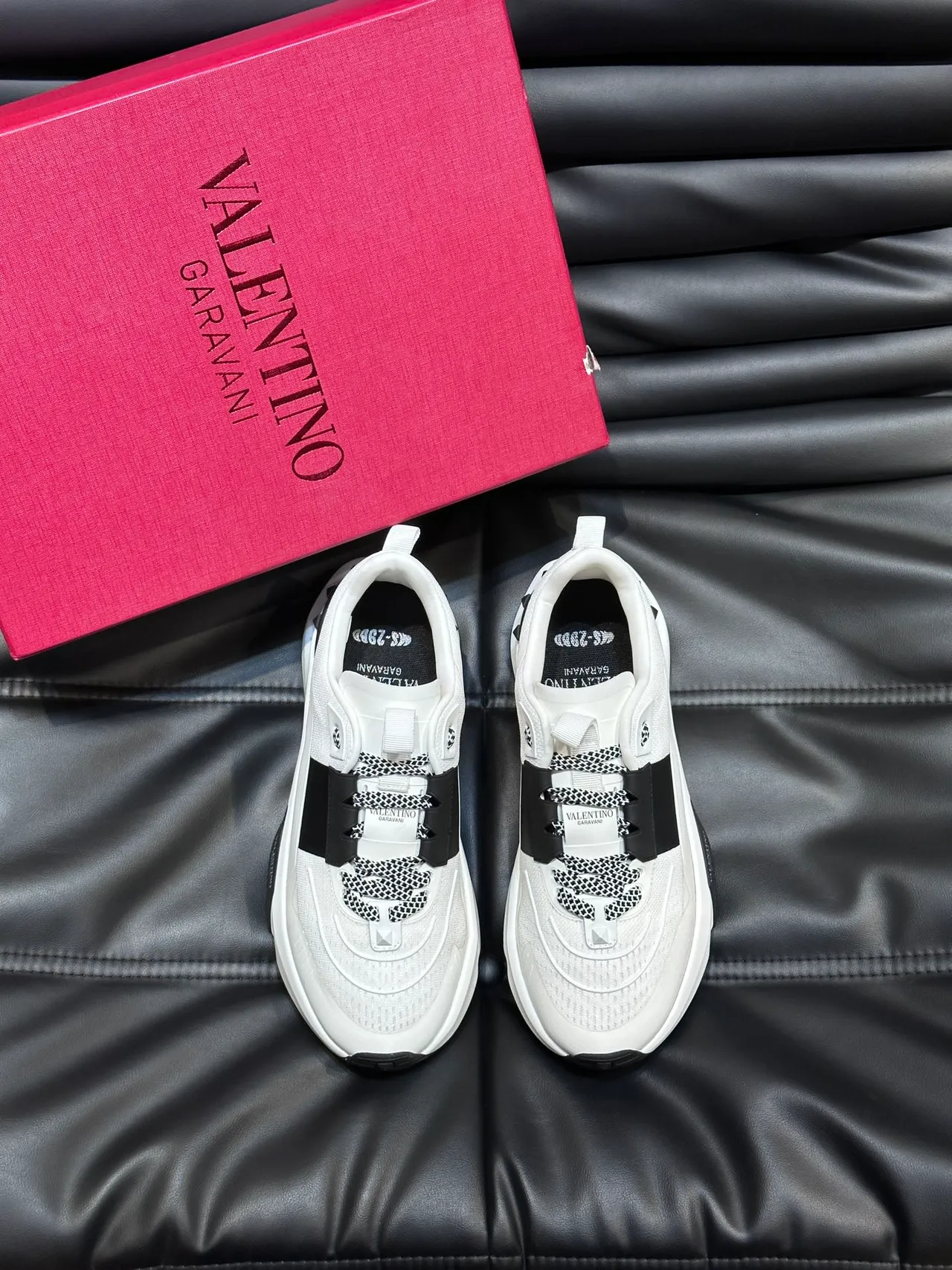 Valentino Rockstud Tênis Grosso Branco Preto Alça Tênis Grosso 5