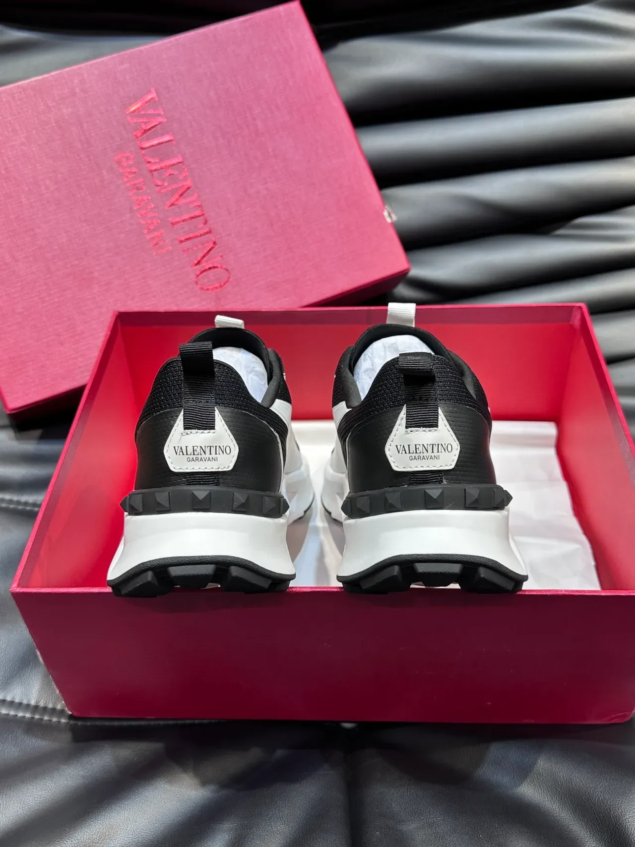 Valentino Rockstud Runner Tênis Chunky Preto Branco Sola Malha E Sintético 3