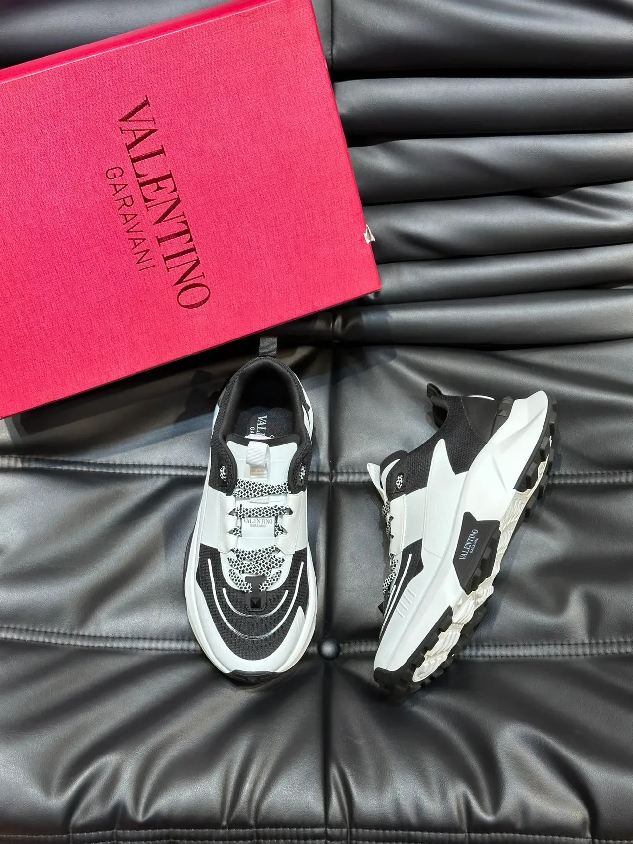 Valentino Rockstud Runner Tênis Chunky Preto Branco Sola Malha E Sintético 4