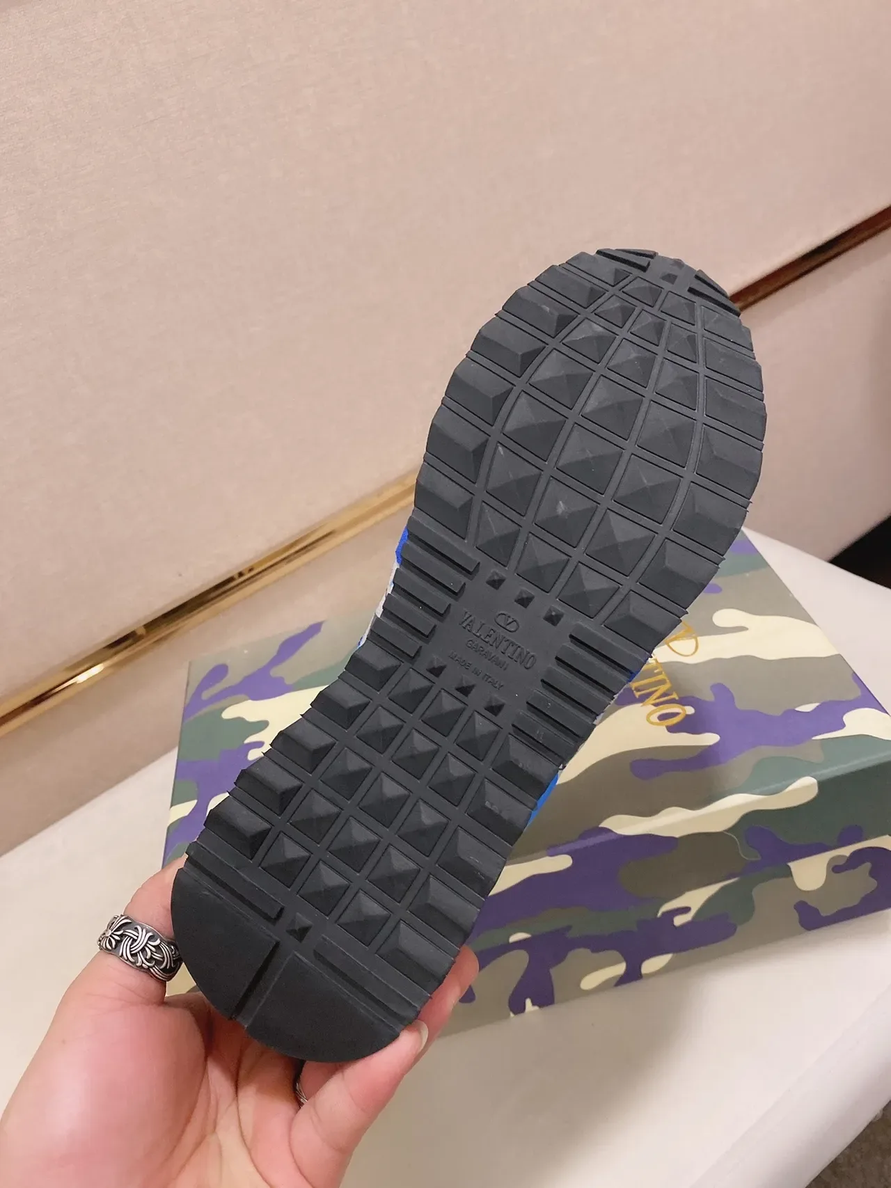 Valentino Rockstud Runner Blue Star-Print tênis lifestyle 2