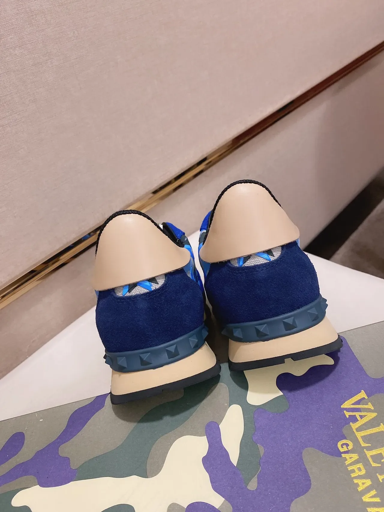 Valentino Rockstud Runner Blue Star-Print tênis lifestyle 3