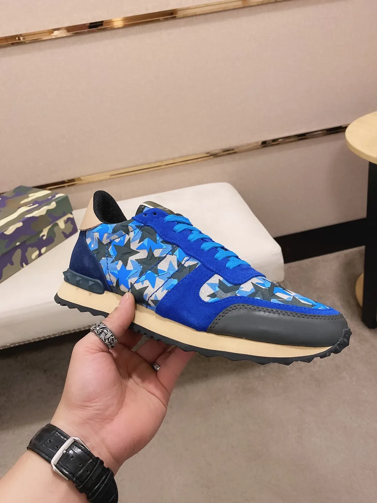 Valentino Rockstud Runner Blue Star-Print tênis lifestyle 8