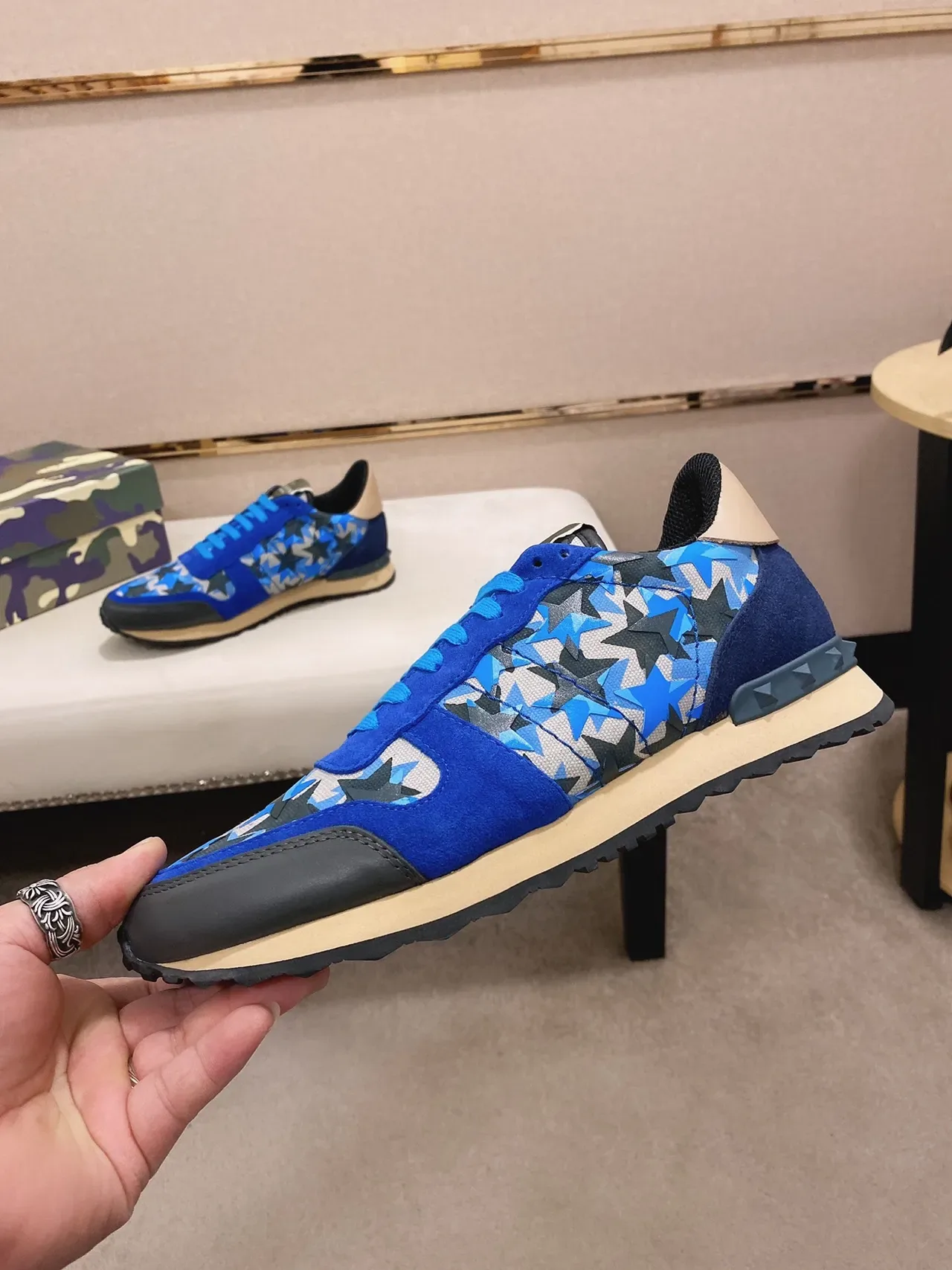 Valentino Rockstud Runner Blue Star-Print tênis lifestyle 9