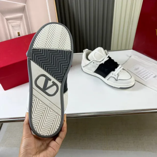 Valentino Rockstud Runner blanc noir gris sneakers lifestyle 2