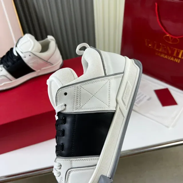 Valentino Rockstud Runner blanc noir gris sneakers lifestyle 3