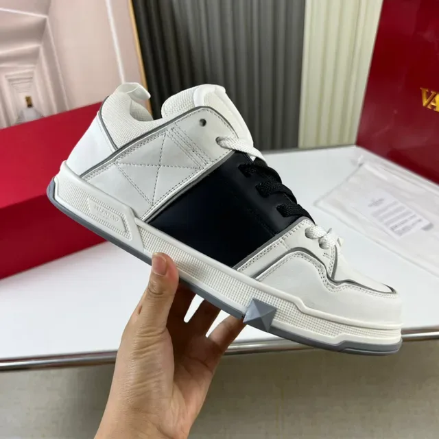 Valentino Rockstud Runner blanc noir gris sneakers lifestyle 4