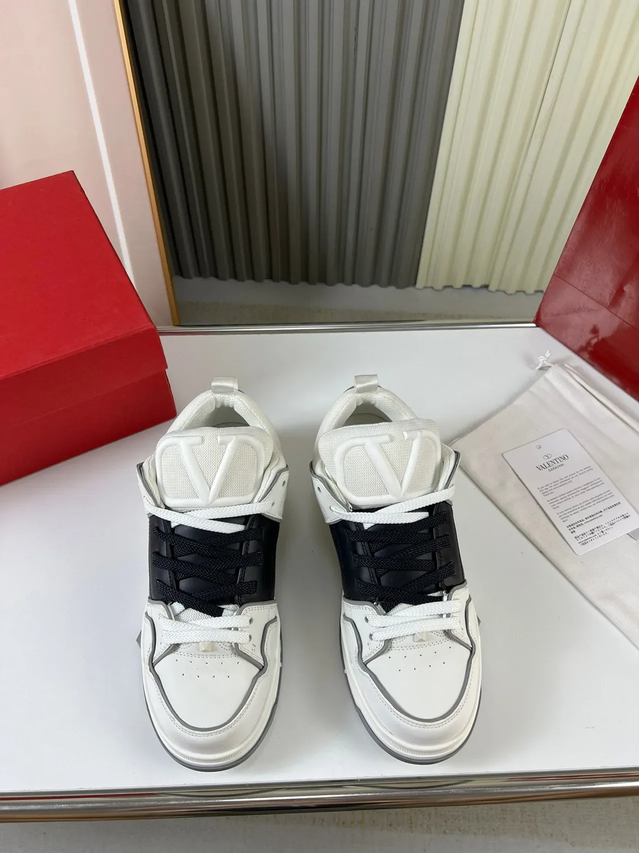 Valentino Rockstud Runner blanc noir gris sneakers lifestyle 8