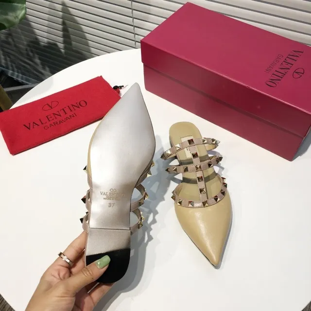 Valentino Rockstud ستيليتوه جلد نود بأشرطة 3