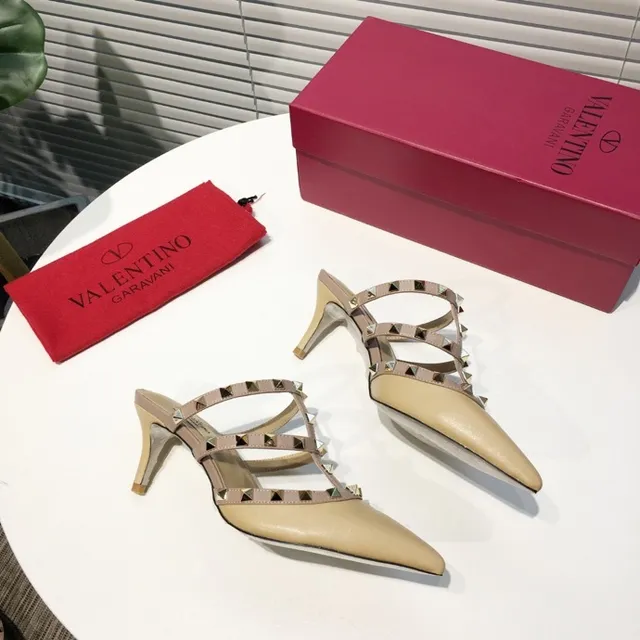 Valentino Rockstud ستيليتوه جلد نود بأشرطة 4