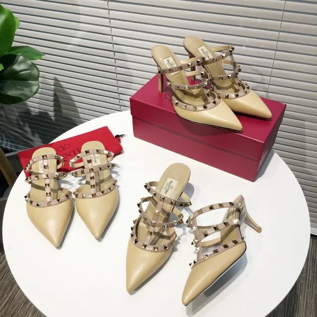 Valentino Rockstud ستيليتوه جلد نود بأشرطة 5