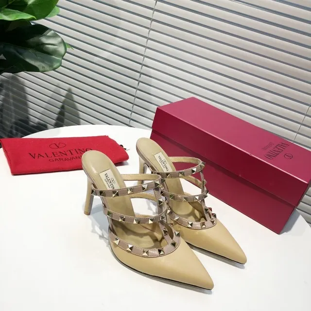 Valentino Rockstud ستيليتوه جلد نود بأشرطة 6