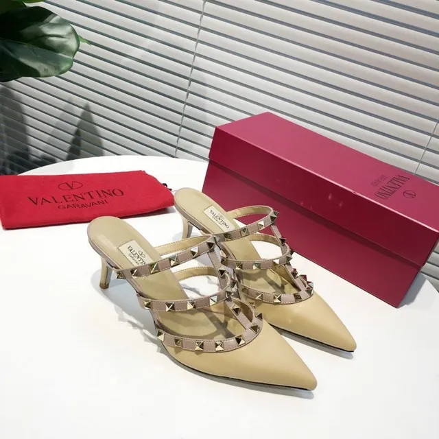 Valentino Rockstud ستيليتوه جلد نود بأشرطة 8