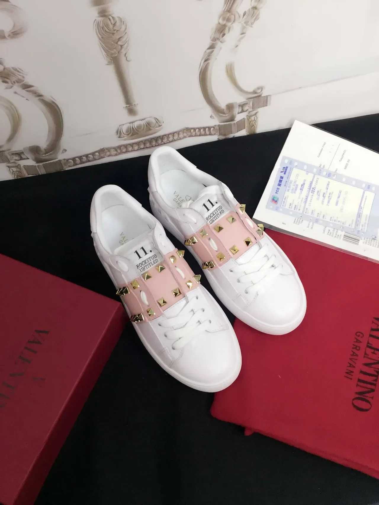 Valentino Rockstud Untitled Blanc et Rose Sangle Stud Chaussures Lifestyle 2