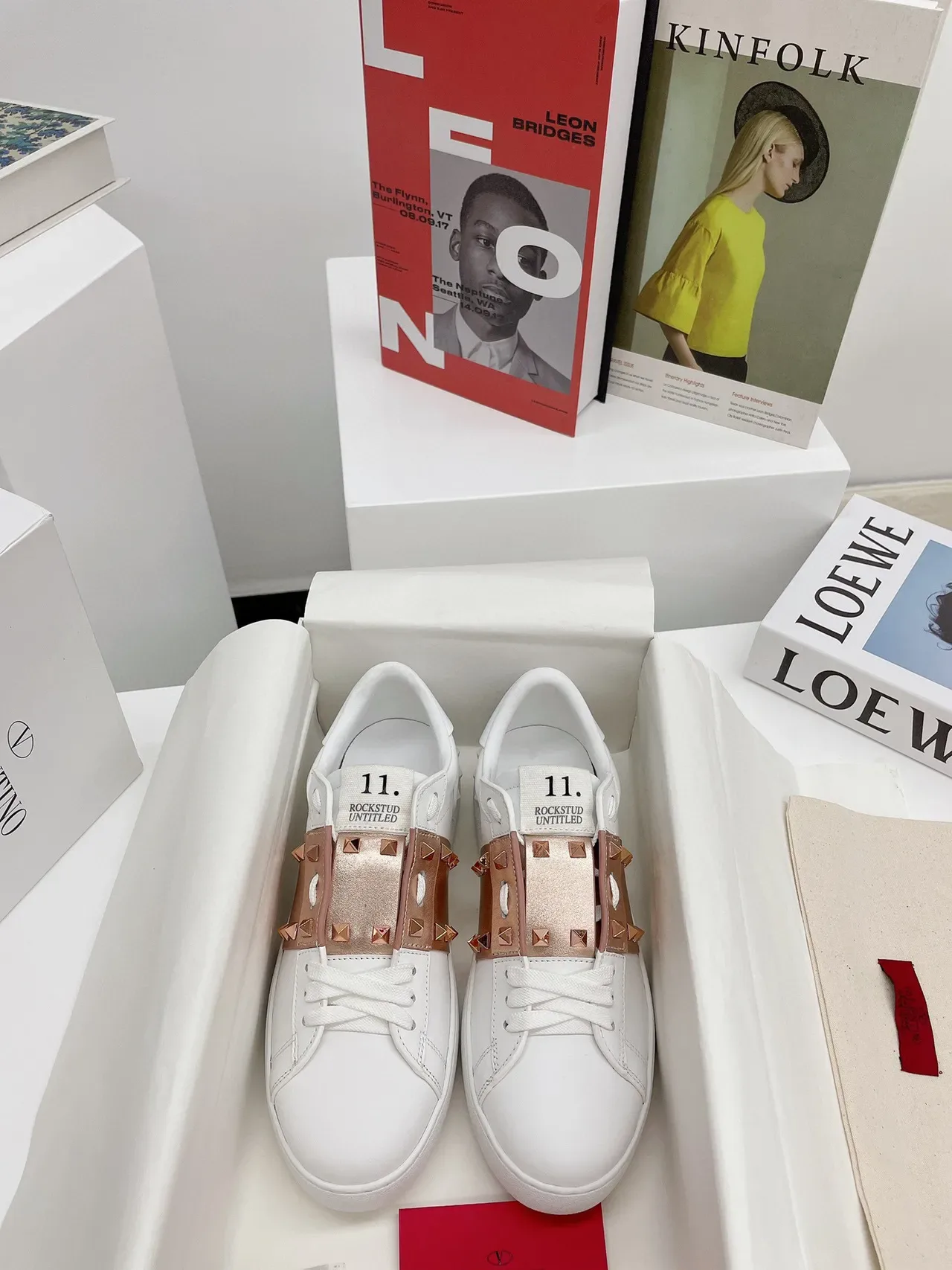 Valentino Rockstud Untitled Sneakers Lifestyle Blanc et Rose-Gold avec sangle Stud 8