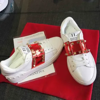 Valentino Rockstud Untitled 白红漆皮铆钉生活方式运动鞋