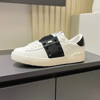 Valentino Rockstud 白黑镶钻生活方式运动鞋