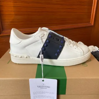 Valentino Rockstud أبيض ونافي ستد ستراب لايف ستايل سنيكرز