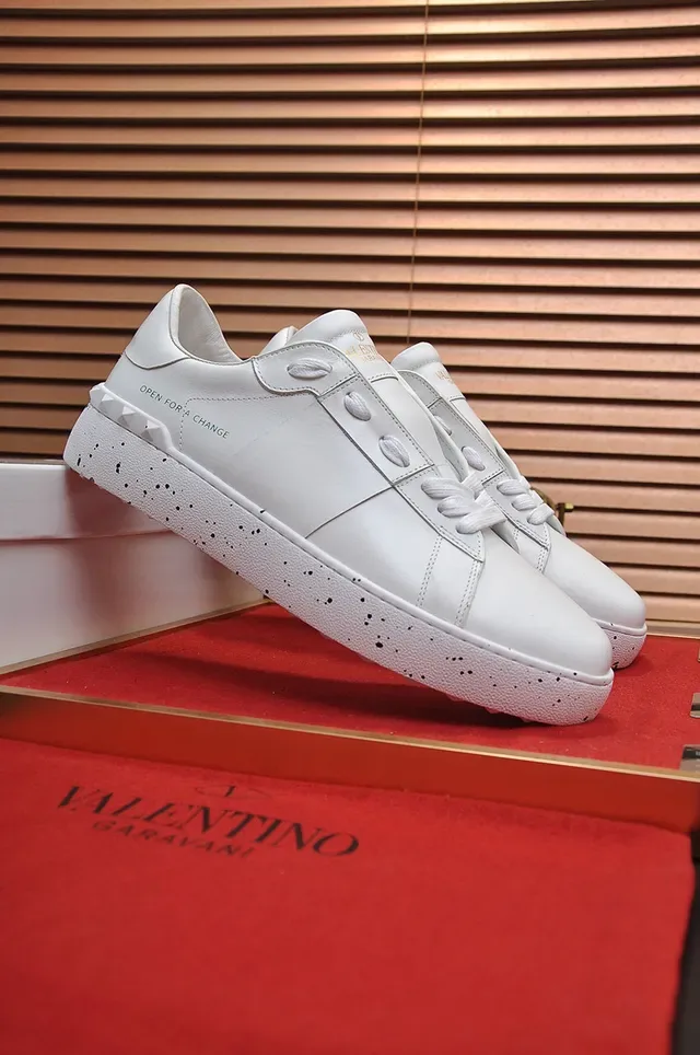 Valentino Rockstud Sneakers Lifestyle en Cuir Blanc avec Semelle Speckled 8