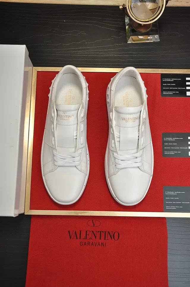 Valentino Rockstud Sneakers Lifestyle en Cuir Blanc avec Semelle Speckled 9