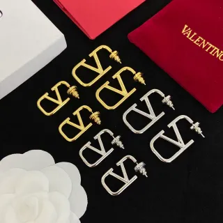 Valentino VLogo هندسي مفتوح الإطار أقراط أذن