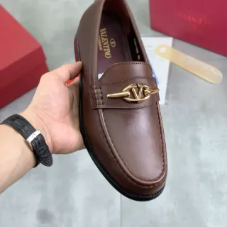 Valentino VLogo Loafer de cuero marrón slip-on