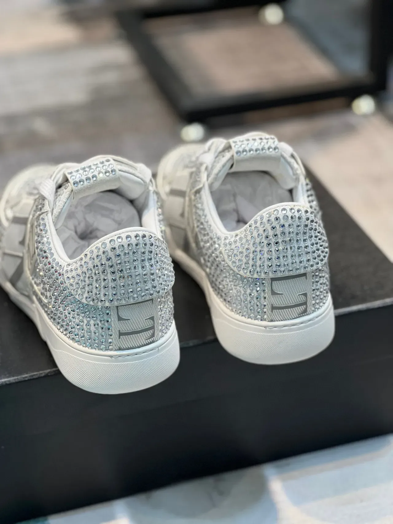 Valentino VLTN Sneakers Lifestyle Blancs Embellis de Cristaux 2