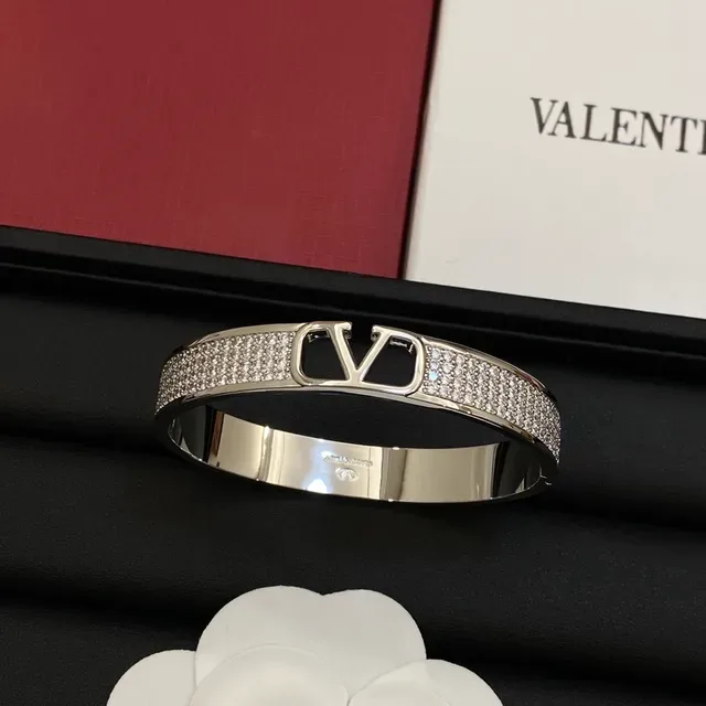 Bracelete Bangle Valentino VLTN Pavé Cristal Open V Logo 5