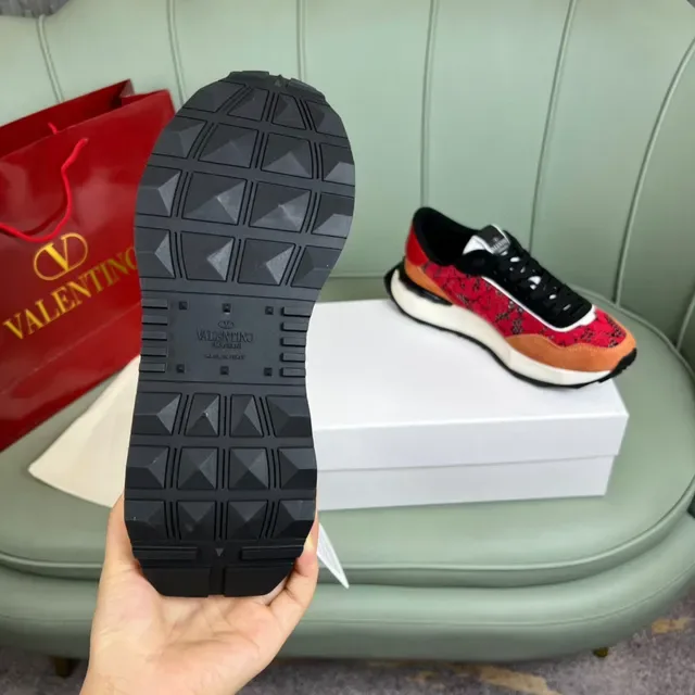Valentino VLTN Runner أحذية رياضية سميكة حمراء دانتيل زهري 2
