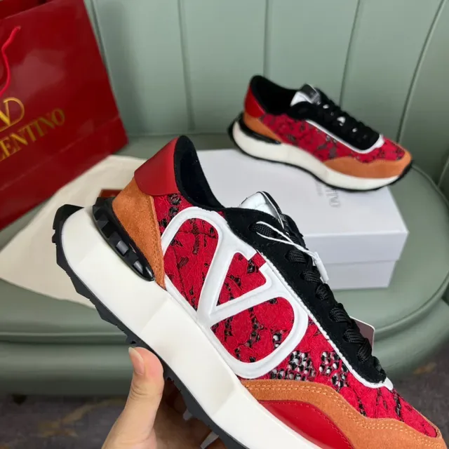 Valentino VLTN Runner أحذية رياضية سميكة حمراء دانتيل زهري 3