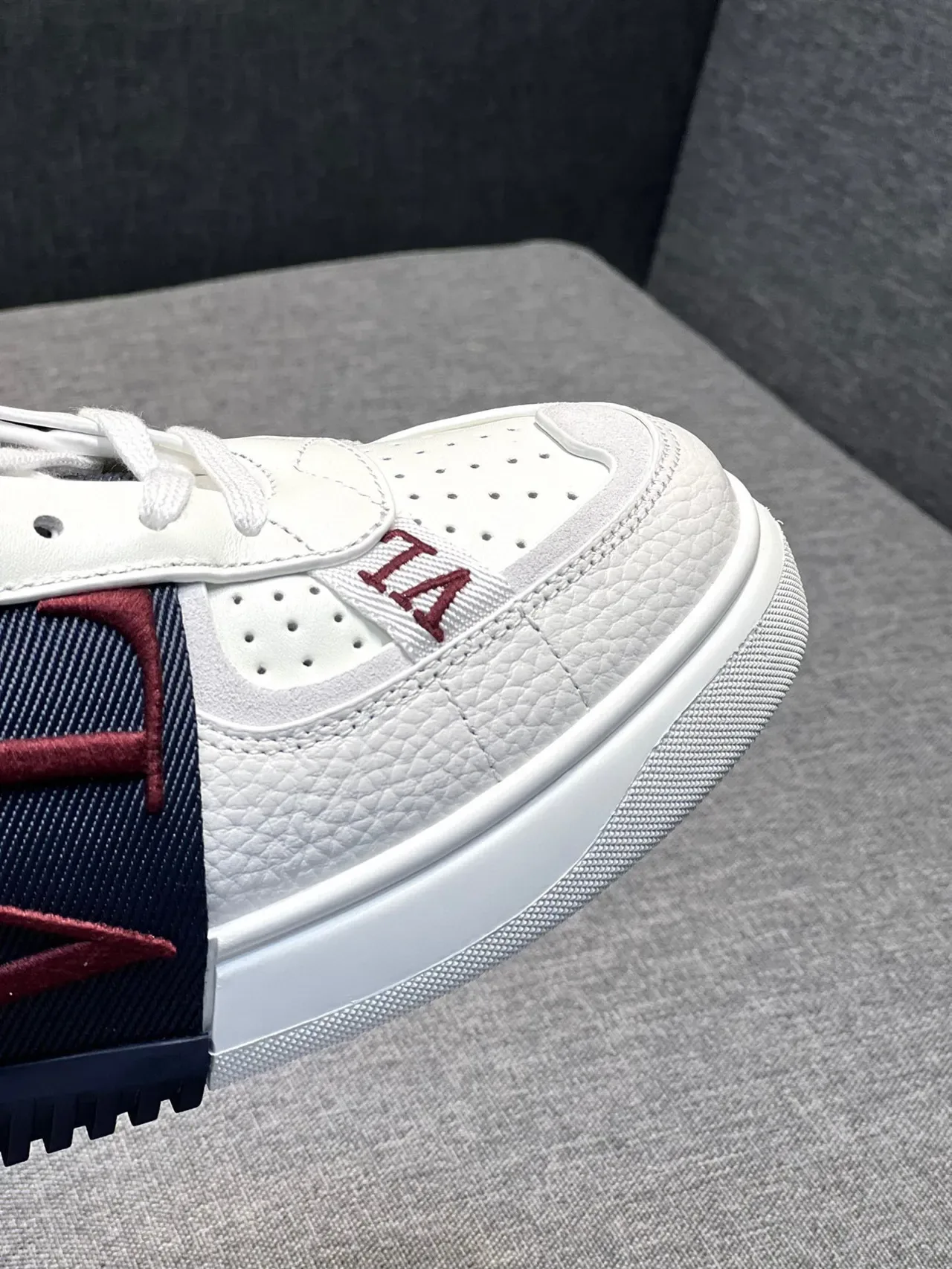 Valentino VLTN Sneakers Lifestyle Blanc Marine Rouge 3