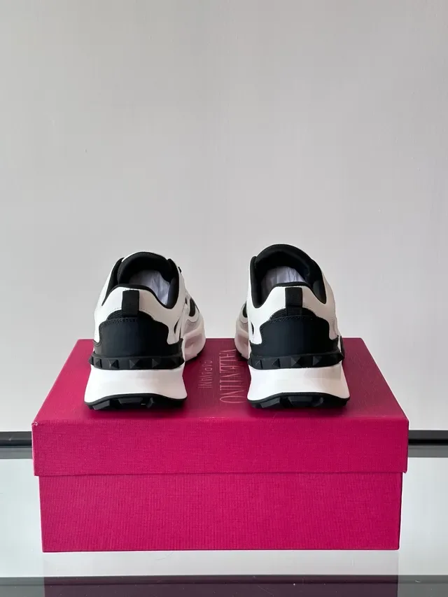 Valentino Tênis Chunky Sola Branca e Preta Mesh E Overlay Sintético 3