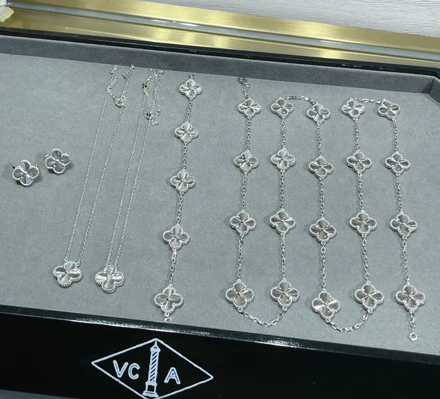 Van Cleef & Arpels Alhambra Or Rouge Quatre Feuilles de Trèfle Motif Émail Intégré Collier 5