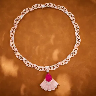 Van Cleef & Arpels গোলাপি সোনা পাখা আকৃতির খোলা জাল লকেট হারা