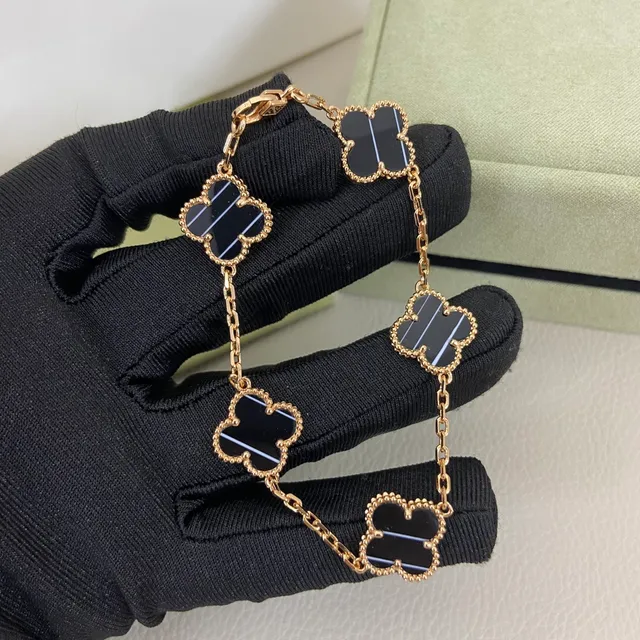 Van Cleef & Arpels Alhambra Pulseira de Ouro Preto com Charms de Trébol de Quatro Folhas Esmaltado Listrado 2