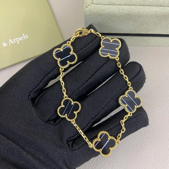 Van Cleef & Arpels Alhambra Pulseira de Ouro Preto com Charms de Trébol de Quatro Folhas Esmaltado Listrado 4