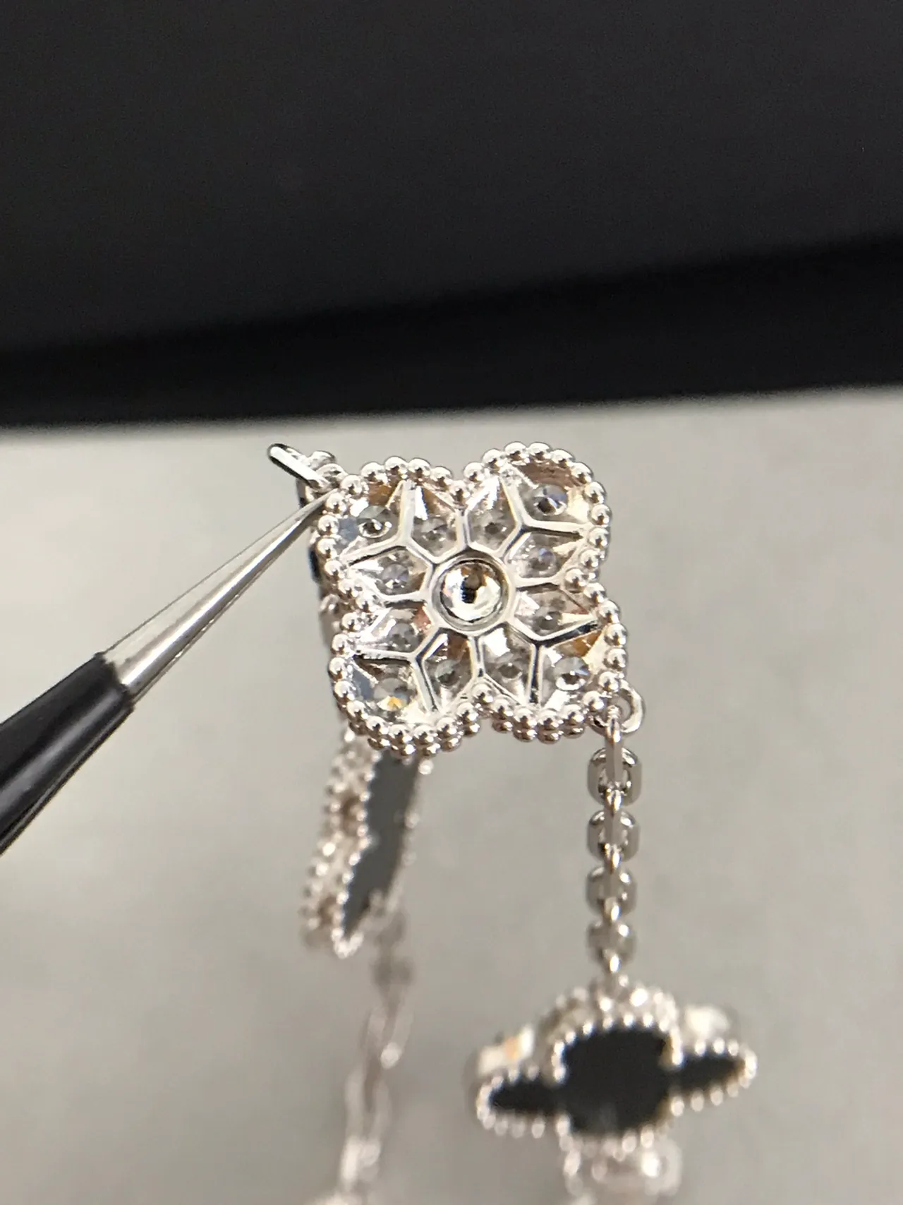 Van Cleef & Arpels Alhambra Five Motif Onyx Preto e Diamante Pulseira 2