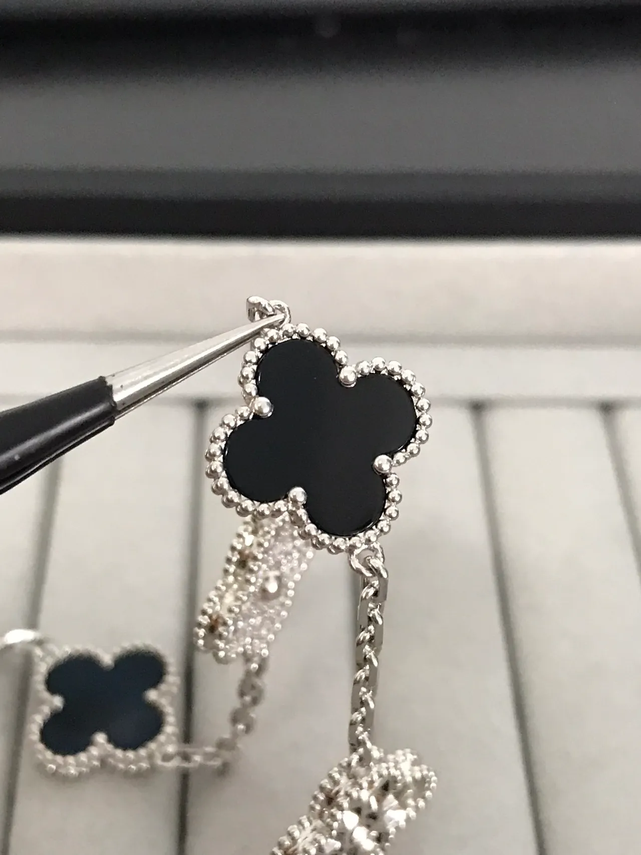 Van Cleef & Arpels Alhambra Five Motif Onyx Preto e Diamante Pulseira 8