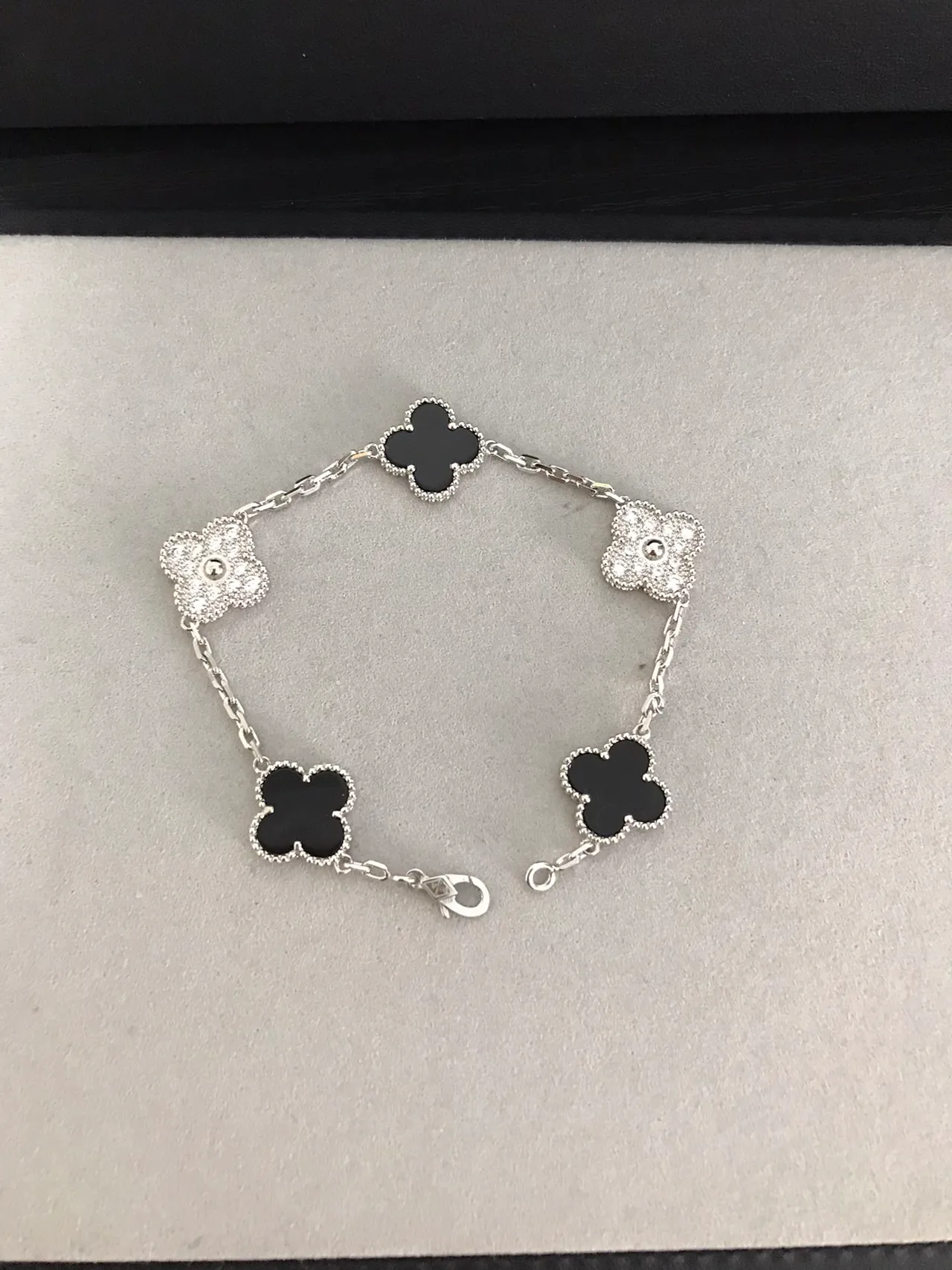 Van Cleef & Arpels Alhambra Five Motif Onyx Preto e Diamante Pulseira 9