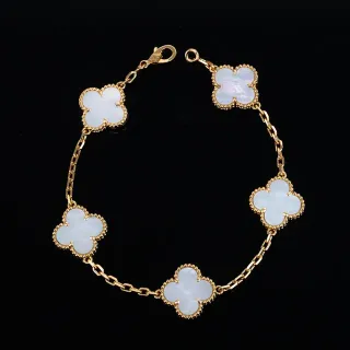 Van Cleef & Arpels Alhambra Five Motif لؤلؤ أبيض سوار ذهبي