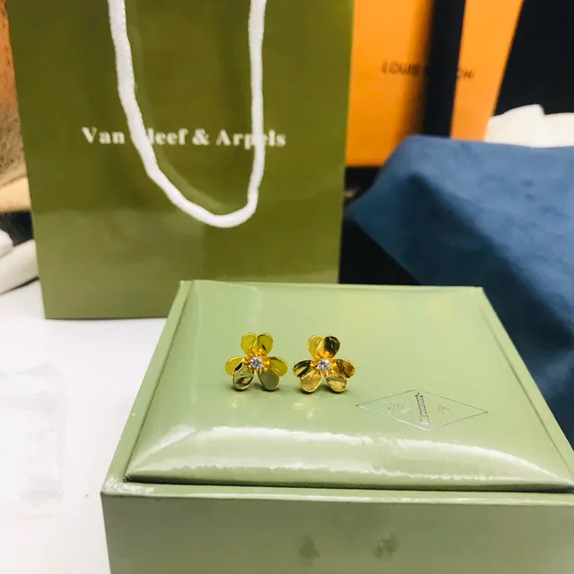 Van Cleef & Arpels Alhambra Flower Stud Earrings 5