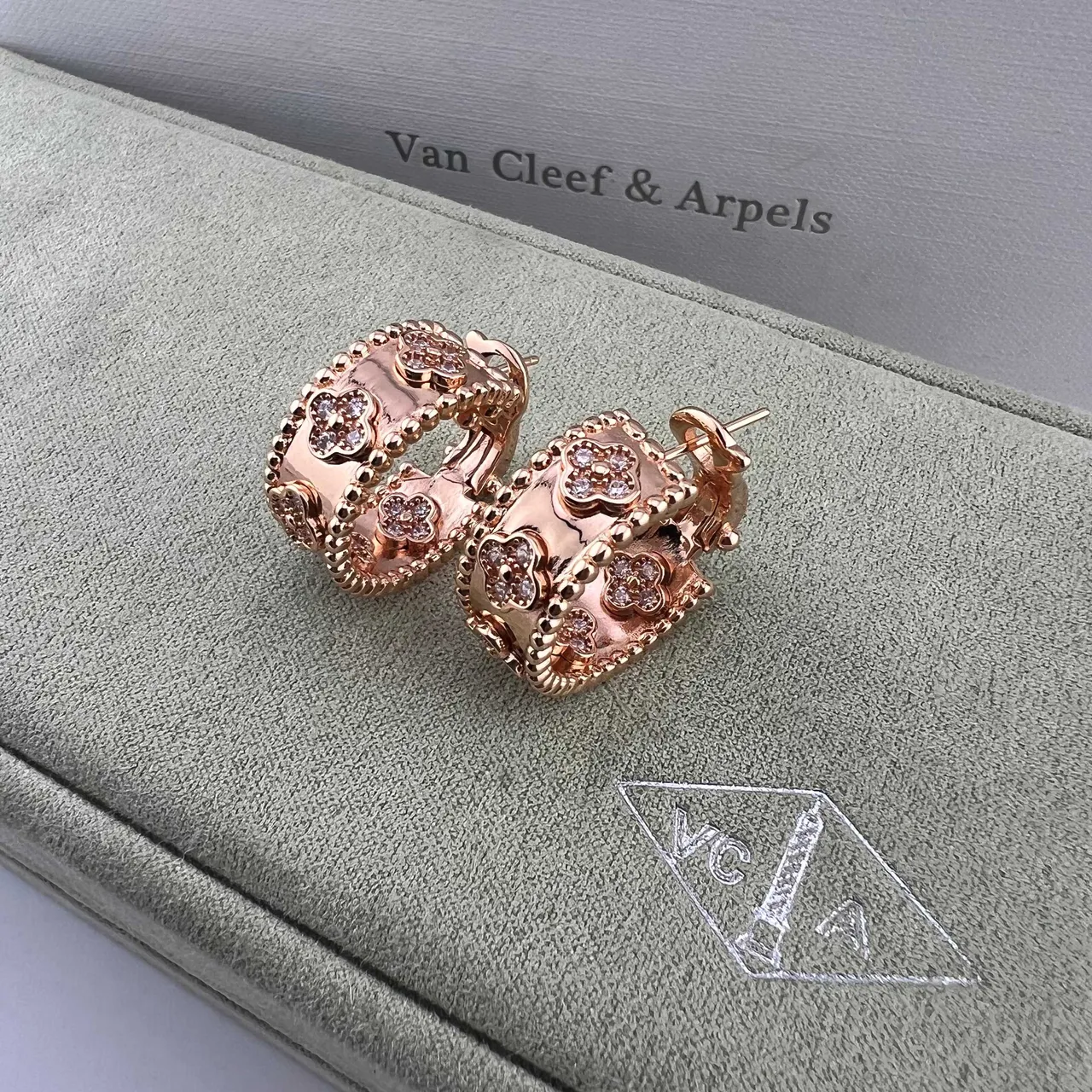 Van Cleef & Arpels Alhambra Bague à bande large motif trèfle or argent 5