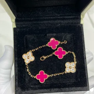 Van Cleef & Arpels Alhambra سوار إنرمل وردي وماس