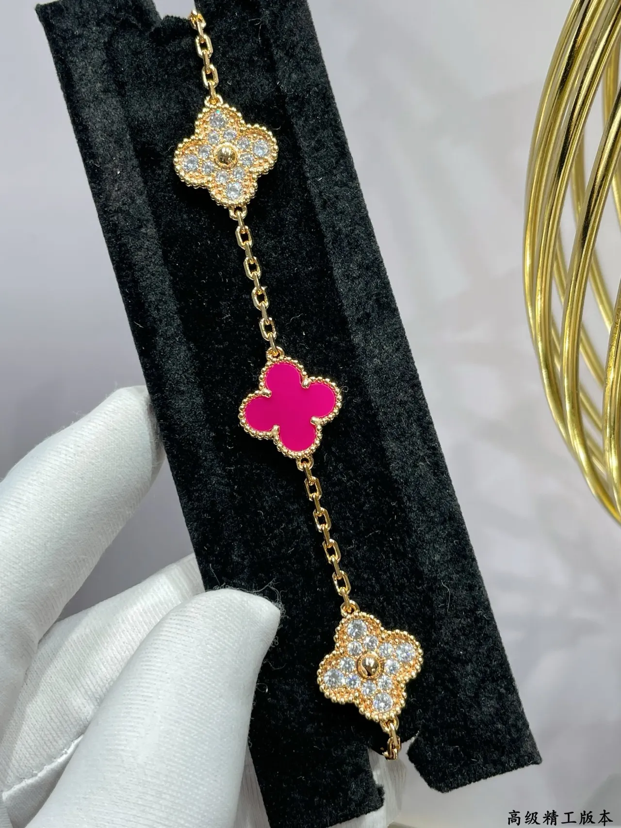 Van Cleef & Arpels Alhambra Bracelet en émail rose et diamants 4